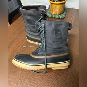 SOREL LIKE NEW WINTER BOOTS, sz 11